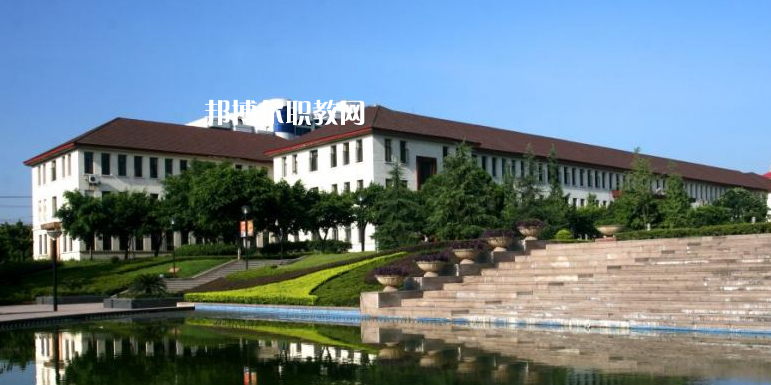 重慶醫(yī)科學(xué)校2022年學(xué)費(fèi)、收費(fèi)多少