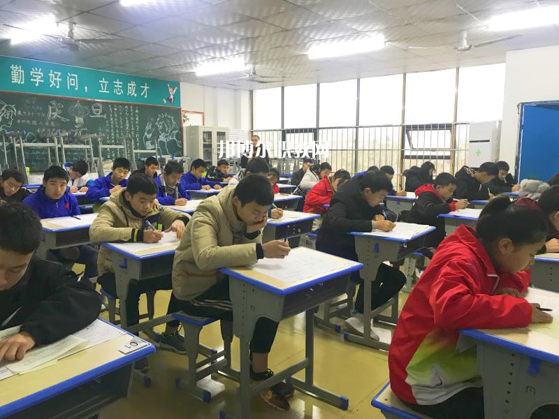 四川達(dá)州鳳凰職業(yè)技術(shù)學(xué)校2022年報(bào)名條件、招生要求、招生對象