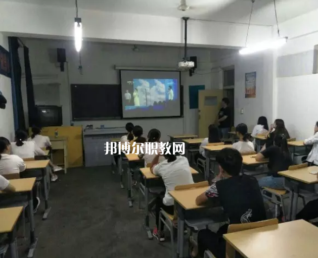石家莊經(jīng)貿(mào)學(xué)校2022年報(bào)名條件、招生要求、招生對象