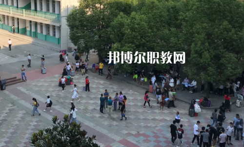 老河口職業(yè)技術(shù)學(xué)校2022年報名條件、招生要求、招生對象