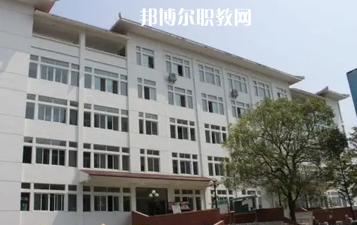 恩施衛(wèi)生學(xué)校2022年報(bào)名條件、招生要求、招生對象