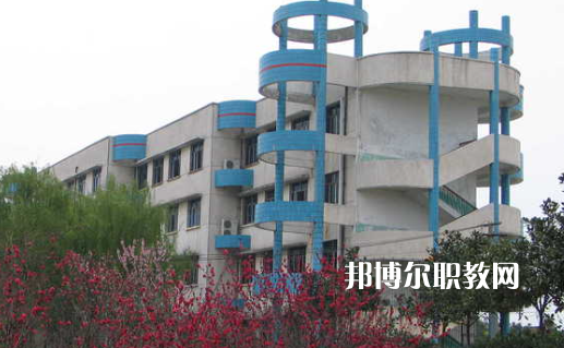 武漢第二高級技工學(xué)校2022年報名條件、招生要求、招生對象