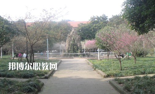 湖北汽車工業(yè)實(shí)驗(yàn)技工學(xué)校2022年報(bào)名條件、招生要求、招生對(duì)象
