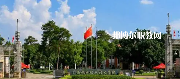 南寧高職?？圃盒Ｅ琶?0強(qiáng)