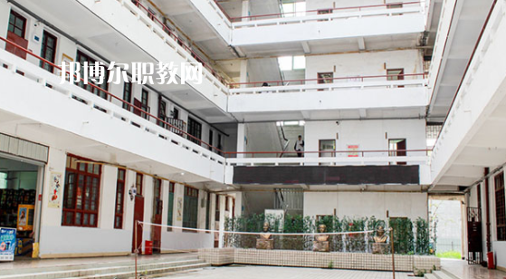 福建新華技術(shù)學(xué)校2023年學(xué)費、收費多少