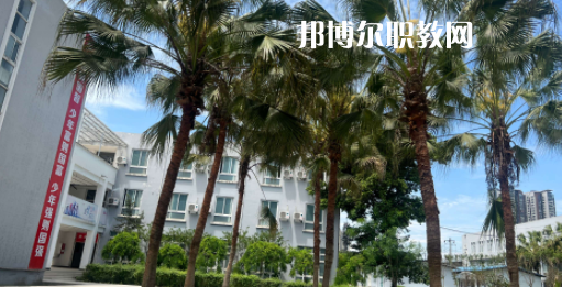 成都光華技工學(xué)校地址在哪里，哪個(gè)地區(qū)，哪個(gè)城市?