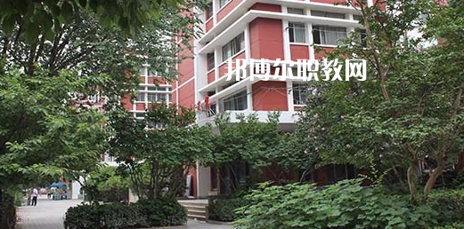 濟(jì)南應(yīng)用技術(shù)職業(yè)中等專(zhuān)業(yè)學(xué)校地址在哪里，哪個(gè)地區(qū)，哪個(gè)城市?