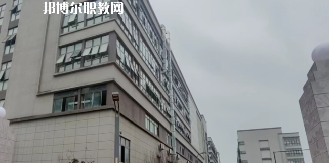 重慶市渝北區(qū)竟成中學校地址在哪里，哪個地區(qū)，哪個城市?