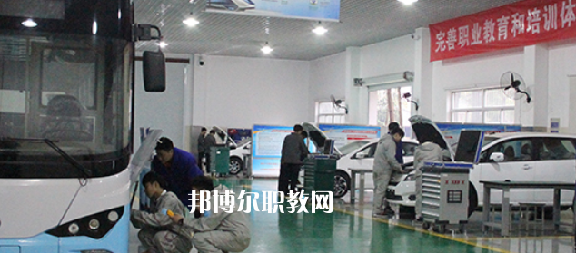南京市公用事業(yè)技工學(xué)校地址在哪里，哪個(gè)地區(qū)，哪個(gè)城市?