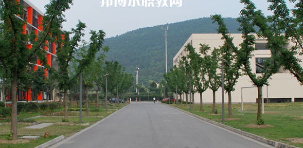 蘇州市紡織工業(yè)職工中等專(zhuān)業(yè)學(xué)校地址在哪里，哪個(gè)地區(qū)，哪個(gè)城市?
