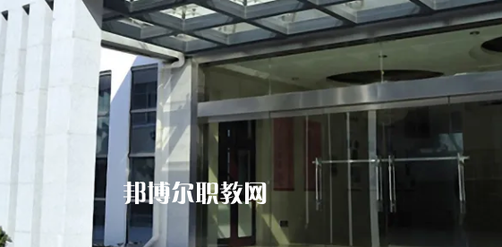 南通市旅游中等專業(yè)學(xué)校地址在哪里，哪個(gè)地區(qū)，哪個(gè)城市?