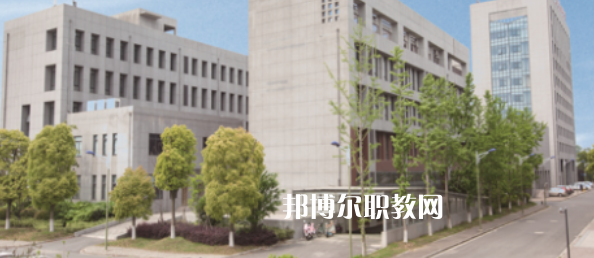 江蘇省邗江中等專業(yè)學(xué)校地址在哪里，哪個(gè)地區(qū)，哪個(gè)城市?