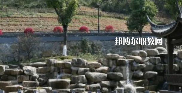 杭州市富陽(yáng)區(qū)職業(yè)高級(jí)中學(xué)地址在哪里，哪個(gè)地區(qū)，哪個(gè)城市?