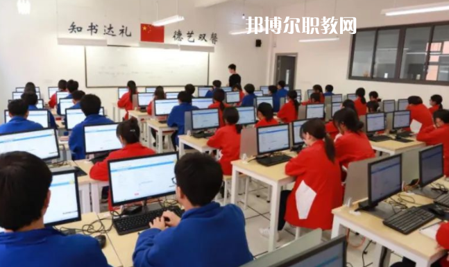 寧波市東坤職業(yè)高級(jí)中學(xué)地址在哪里，哪個(gè)地區(qū)，哪個(gè)城市?