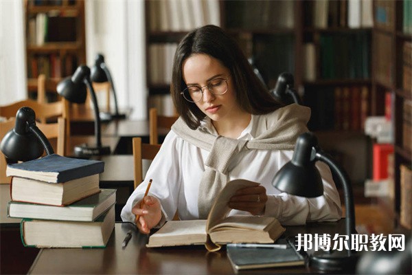 上海市醫(yī)藥學(xué)校有哪些招生專(zhuān)業(yè)（2023年）