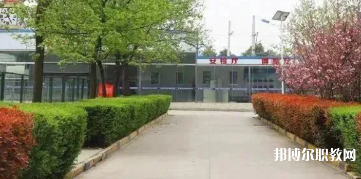 西安軌道交通技師學(xué)院地址，乘車路線