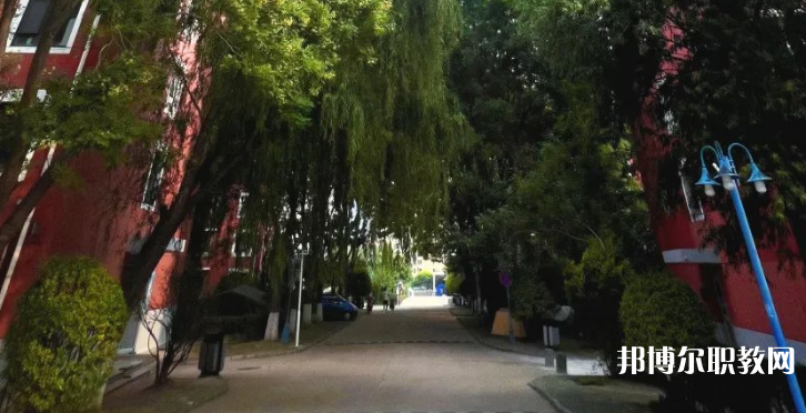 秦皇島市外事旅游職業(yè)學校地址，乘車路線