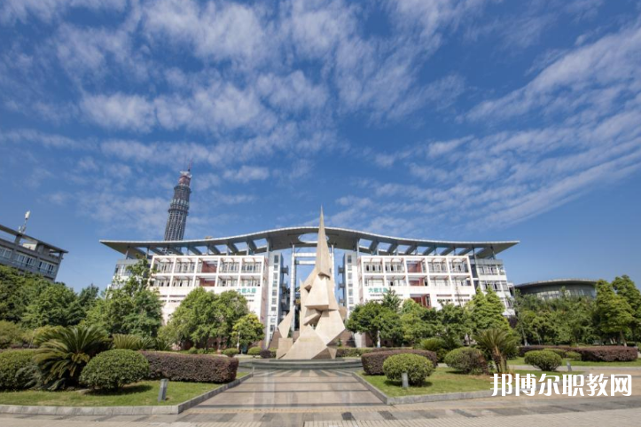 四川城市技師學(xué)院地址，乘車路線 