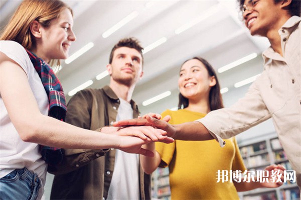 廣東哪里的中專學校能讀空中乘務(wù)（CEAC定向班）專業(yè)