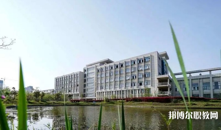 2024蕪湖汽車工程學(xué)校招生計(jì)劃 招生人數(shù)是多少(附要求、條件、對(duì)象)