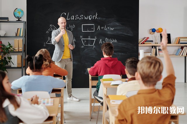 廣西哪里的中職學校能讀商務(wù)外語(航空乘務(wù))專業(yè)