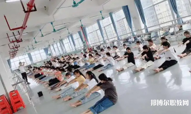 2025南寧商貿(mào)學(xué)校招生計劃 招生人數(shù)是多少(附要求、條件、對象)