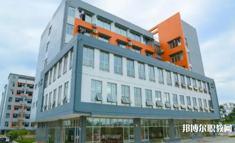 2025廣西新聞出版技工學(xué)校招生計(jì)劃 招生人數(shù)是多少(附要求、條件、對(duì)象)