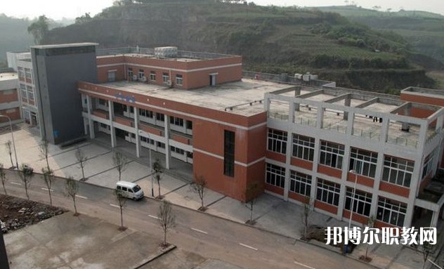 自貢2025年鐵路學校中專升大?？际裁? width=